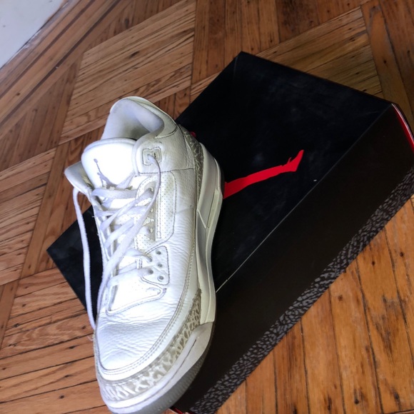 Jordan 3s - Picture 3 of 4